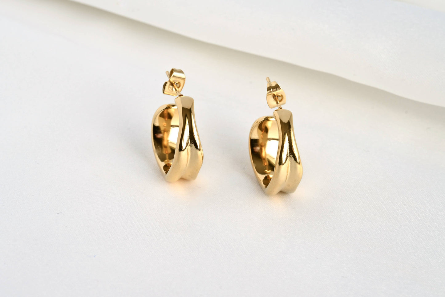 Daphne Hoop Earrings